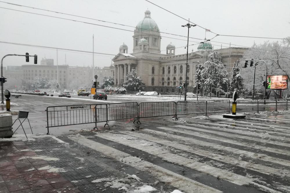 PRVI BEOGRADSKI POLUMARATON DOBIO POBEDNIKE: Živanović i Đurović po snegu prvi protrčali kroz cilj
