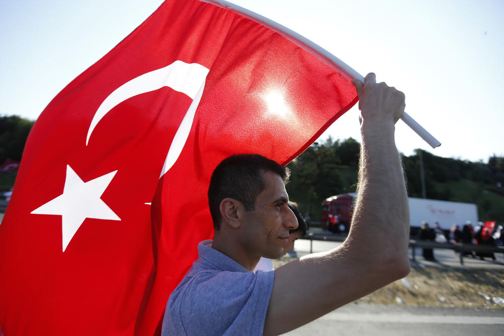 TURSKI SUD: Novinari opozicionog lista pušteni da se brane sa slobode