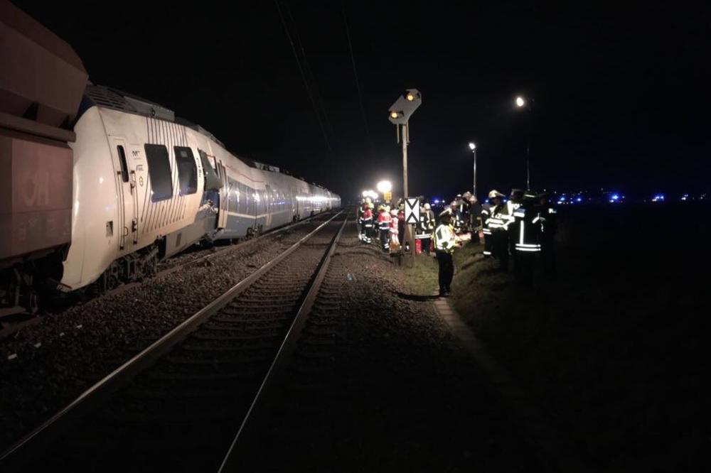 (FOTO) NESREĆA U NEMAČKOJ: Sudarila se dva voza, najmanje 50 povređenih
