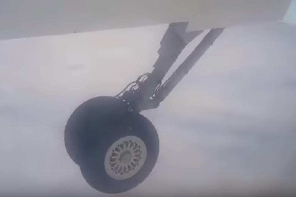 (VIDEO) DRAMA IZNAD SARAJEVA: Pilot u poslednjem trenutku uvukao točkove!