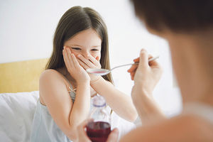 RODITELJI, NE MORATE DA UPOTREBLJAVATE SILU: Sakrijte neprijatan miris dečjih lekova pomoću ovog sastojka!