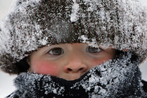 NARANDŽASTI METEOALARM NA SNAZI, SNEŽNI OBLACI PUTUJU KA SRBIJI: Naglo zahlađenje, kiša i više od 10 cm snega stižu u SUBOTU UVEČE!