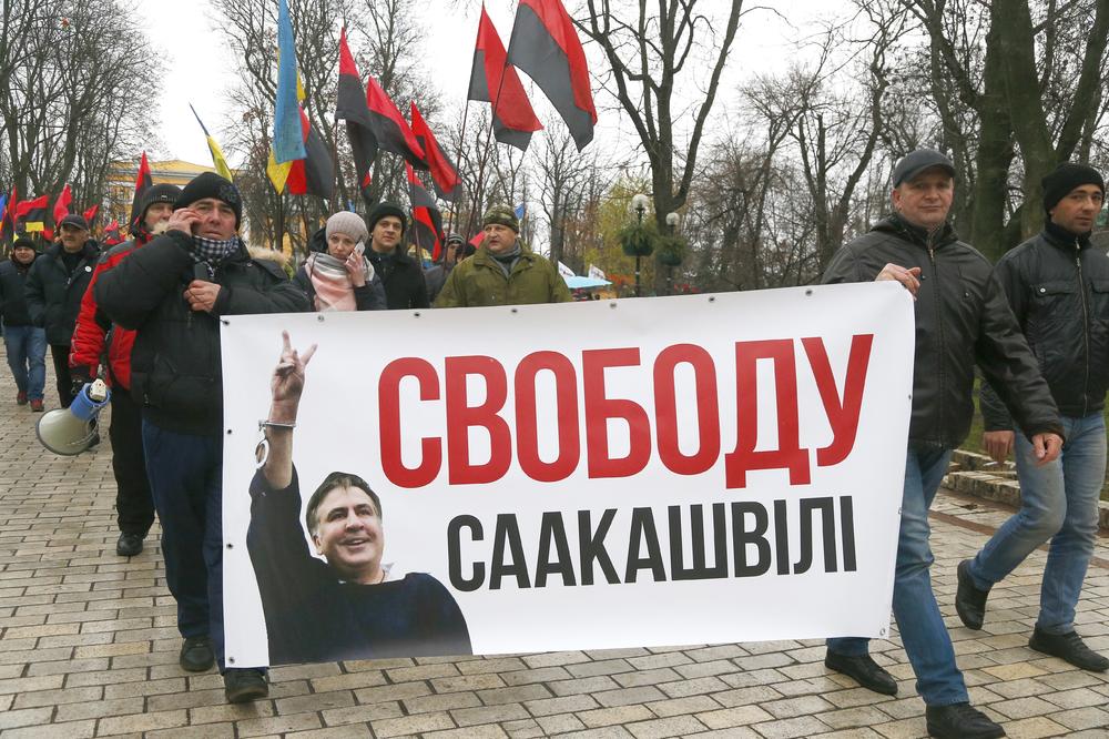(FOTO) HILJADE LJUDI NA ULICAMA KIJEVA: Sakašvilijeve pristalice traže njegovo oslobađanje, na mitingu bila i supruga Sandra
