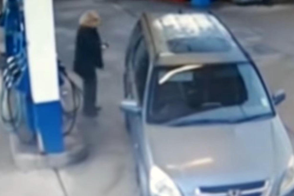 (VIDEO) ONA SE POTPUNO POGUBILA NA BENZINSKOJ PUMPI: Kada vidite šta joj se desilo, držaćete se za stomak od smeha!