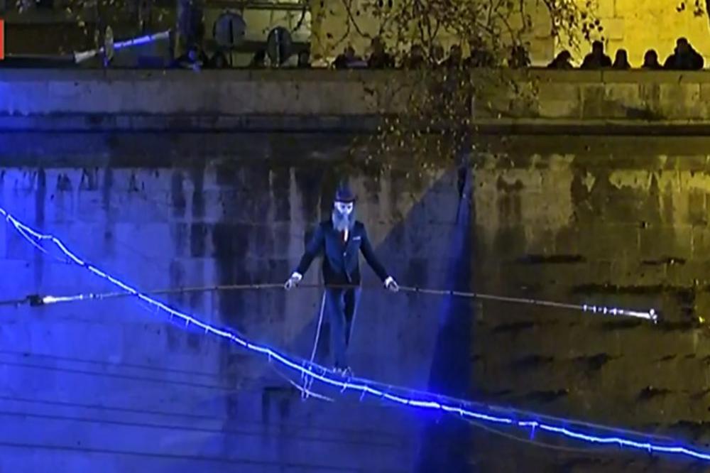 (VIDEO) SNIMAK KOJI JE OBIŠAO SVET: Prešao reku hodajući po žici u centru Rima!