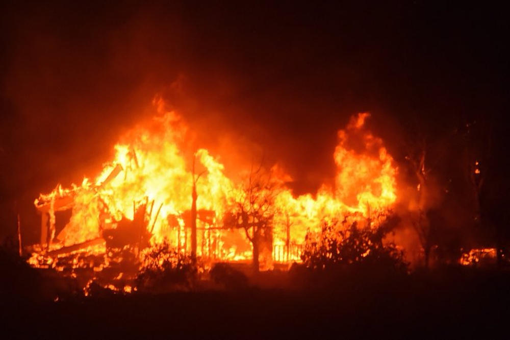 UŽAS U KRASNODARU: Dete izgorelo u požaru, još dvoje povređeno!