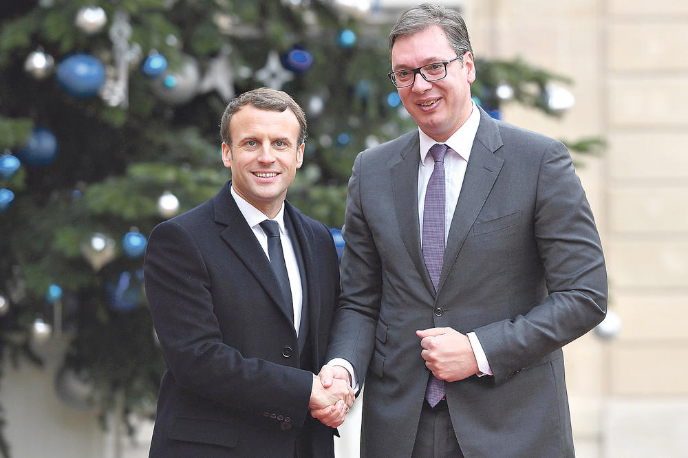 UOČI POSETE PARIZU: Predsednik Vučić čestitao Makronu nacionalni praznik Francuske
