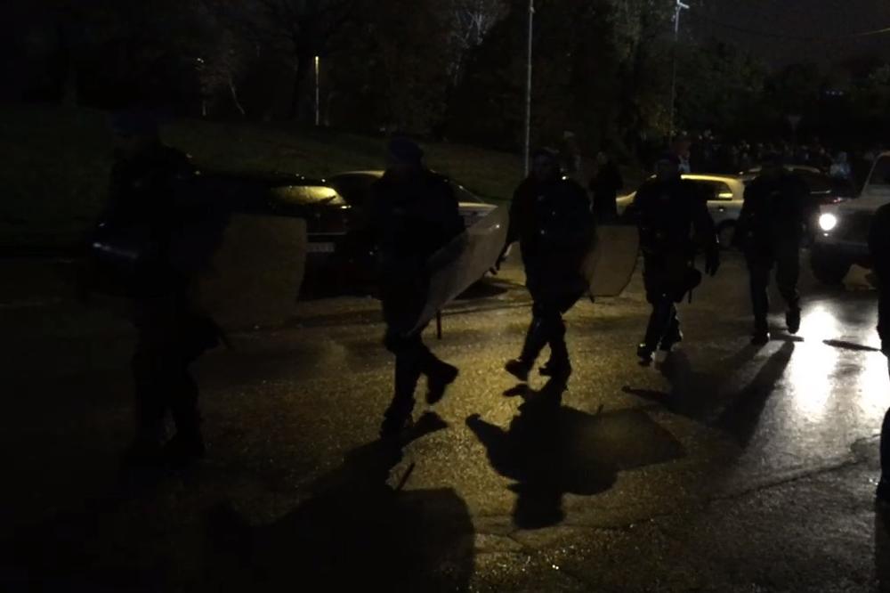 (KURIR TV) MIRNO U HUMSKOJ: Jake policijske snage pred 156. večiti derbi svuda oko stadiona Partizana