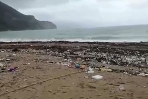 (VIDEO) OVIM PRIZORIMA NE MOGU BAŠ DA SE POHVALE: Crnogorske plaže pune otpada, đubre na sve strane!