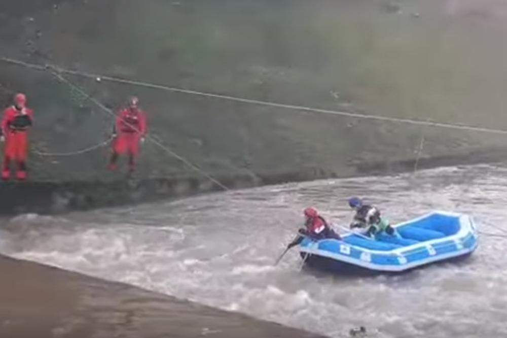 (VIDEO) TREĆI DAN POTRAGE: Ekipe na vodi, traga se na mestima gde su ranije pronalažena tela utopljenika