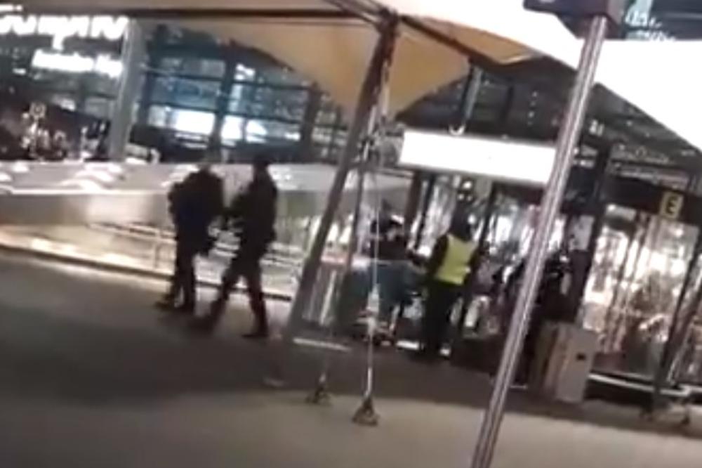 (VIDEO) DRAMA NA HOLANDSKOM AERODROMU: Ludak izvadio nož, policija nije imala izbora