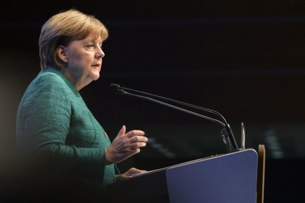 ANGELA MERKEL U DAVOSU: Posle Bregzita, EU treba da bude ujedinjena i da govori jednim glasom