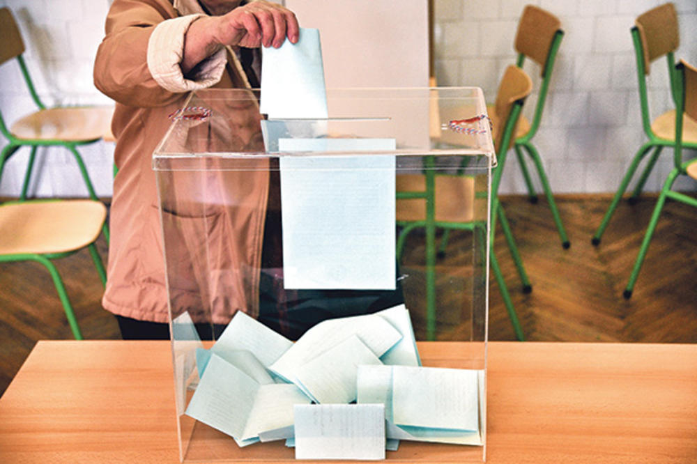 VELIKA IZLAZNOST U MIONICI: Do 15 časova glasala skoro polovina birača
