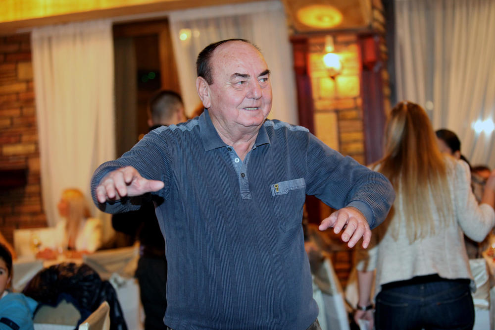 ŠOK FOTOGRAFIJA! BORA DRLJAČA ŠETAO PLAŽOM BEZ GAĆICA: Oduševio fanove, a onda je usledio OVAJ FENOMENALNI KOMENTAR! (FOTO)