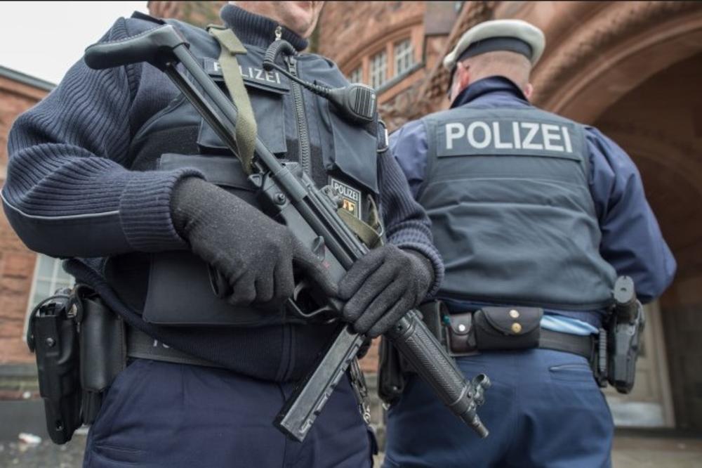 ZAPALIO TORBU PUNU PETARDI: Policija uhapsila muškarca zbog eksplozije na stanici metroa u Hamburgu!