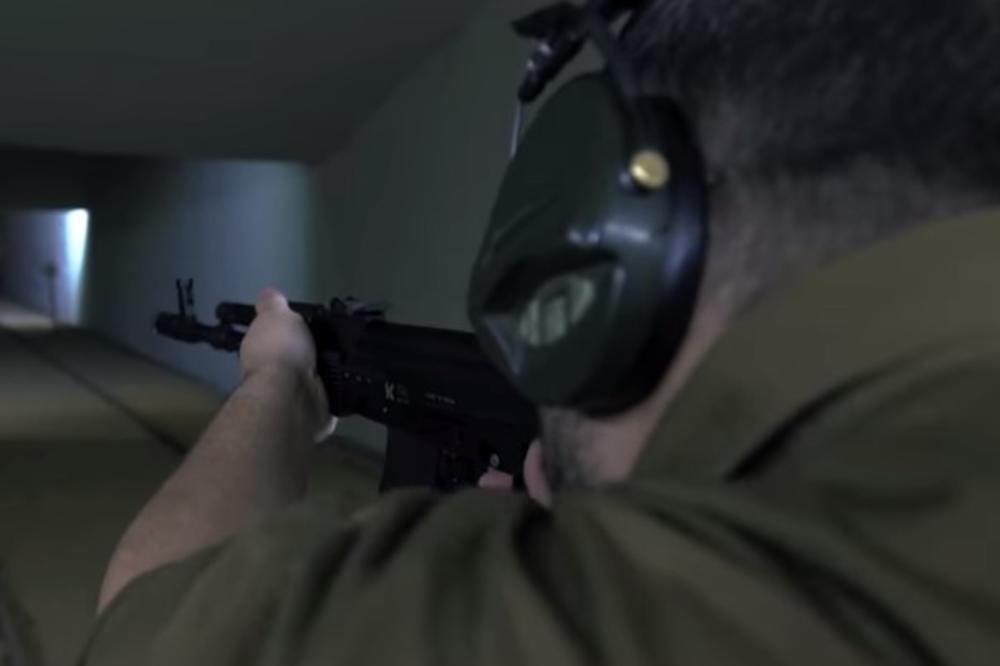 (VIDEO) IME MU JE TG2 I RASTURA: Kalašnjikov predstavio novu pušku