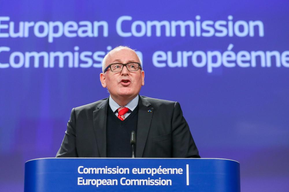 PRVI DAN I ODMAH SKANDAL Potpredsednik Evropske komisije odbio da se fotografiše sa Janšom