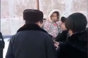 (VIDEO) SRCE DA PUKNE: Kineza vode na pogubljenje, a ovo su poslednje reči njegove ćerkice (3)