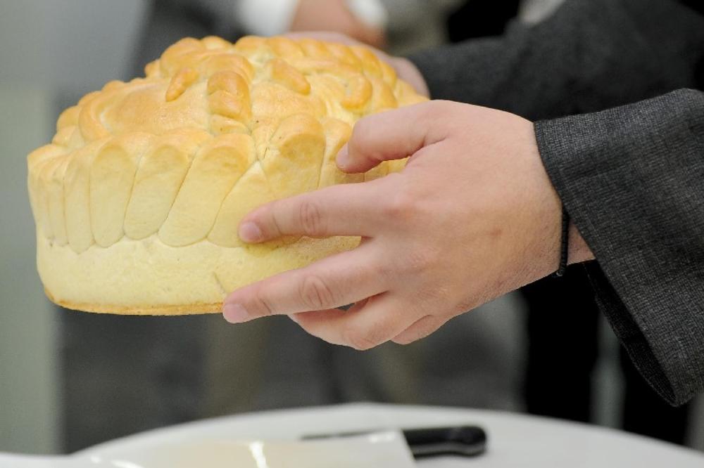 7 PRAVILA KOJIH TREBA DA SE SVI PRIDRŽAVAMO: Ove velike greške pravimo kada SLAVIMO SLAVU! Narod ima svoje običaje, a nisu po BOŽJOJ REČI