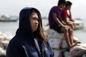 CRNI BILANS RASTE: 5 mrtvih u brodolomu na Filipinima, spaseno 252
