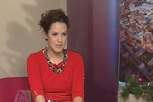 (VIDEO) VODITELJKA VREMENSKE PROGNOZE UDALA SE U NARODNOJ NOŠNJI: Napustila Beograd i sada je rekla DA muškarcu posle MESEC DANA veze! A evo gde će živeti!