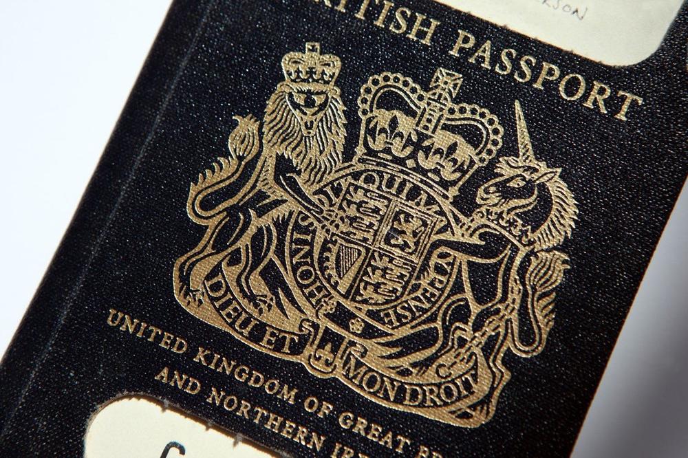 OBNAVLJAJU NACIONALNI IDENTITET: Britanci vraćaju plave pasoše posle Bregzita
