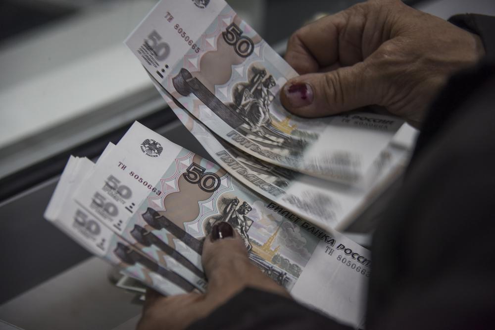 TAKO SE POŠTUJE KULT MUNDIJALA: Rusija štampa novčanicu od 100 rubalja sa motivima SP, evo kako će ona izgledati (FOTO)
