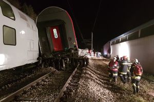 NESREĆA U AUSTRIJI: U sudaru 2 voza povređeno 15 ljudi