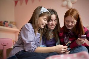 UPOZORENJE KOJE HITNO MORATE PROČITATI: Šta mobilni telefoni rade našoj deci i da li su već uništili celu generaciju