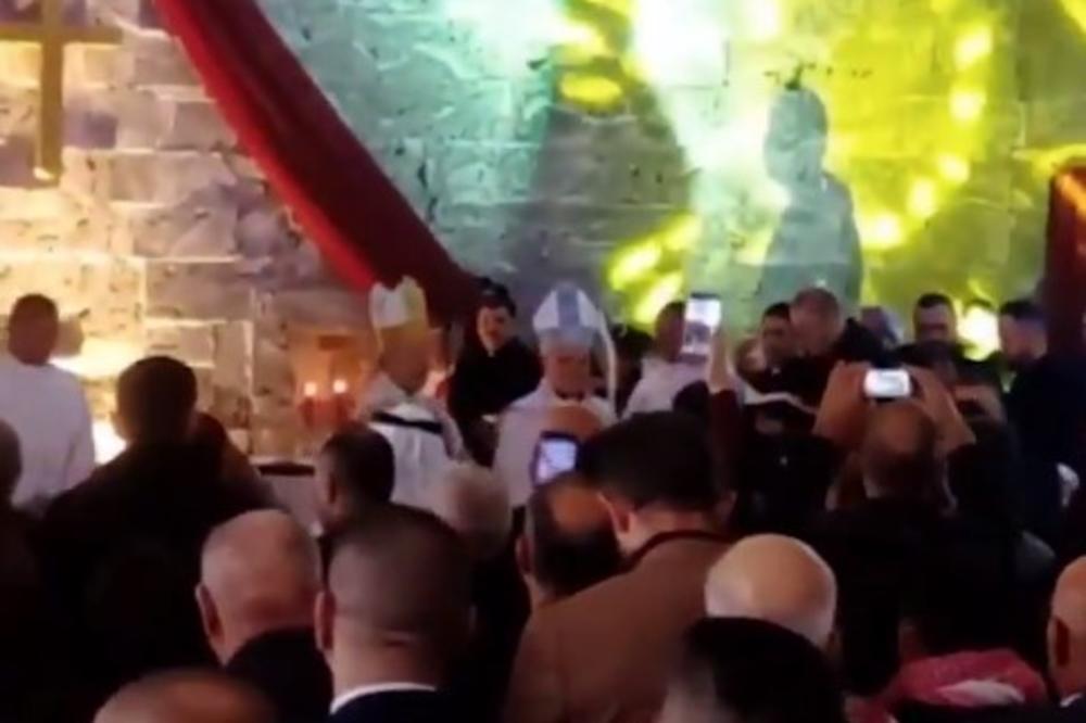 (VIDEO) PRVI PUT POSLE 3 GODINE ZAZVONILA CRKVENA ZVONA: Ovako je izgledala prva božićna misa u Mosulu posle poraza Islamske države!