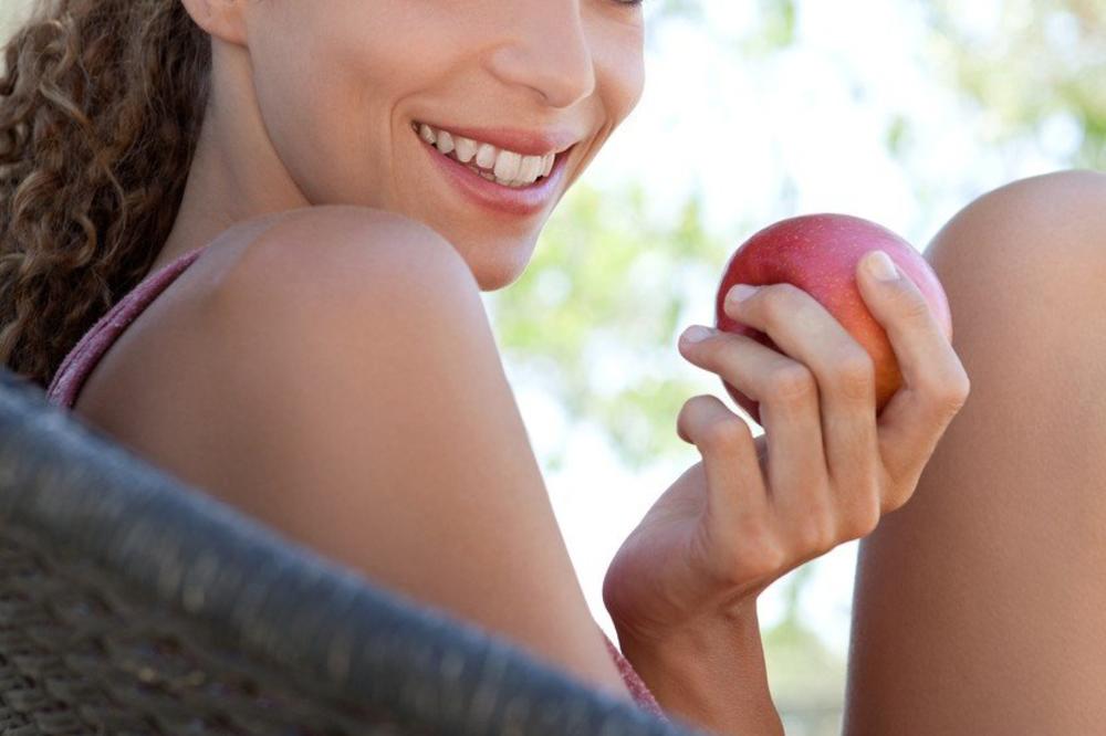 ČIŠĆENJE PLUĆA OD NIKOTINA: Jedite 2 paradajza dnevno i više od 3 jabuke, iznenadiće vas REZULTAT!