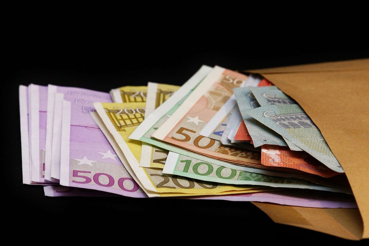 Dinar ili evro, koja je štednja isplativija? NBS uradila novu analizu, evo šta su zaključili! Desila se jedna promena!