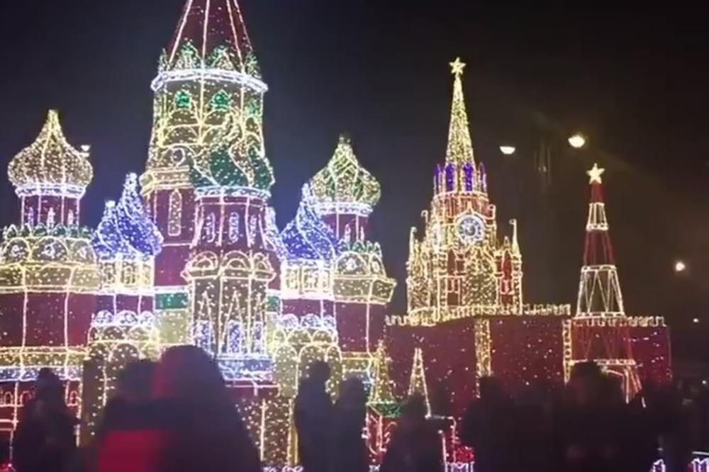 (VIDEO) MOSKVA KAO IZ BAJKE: Glavni grad Rusije spektakularno okićen za praznike!
