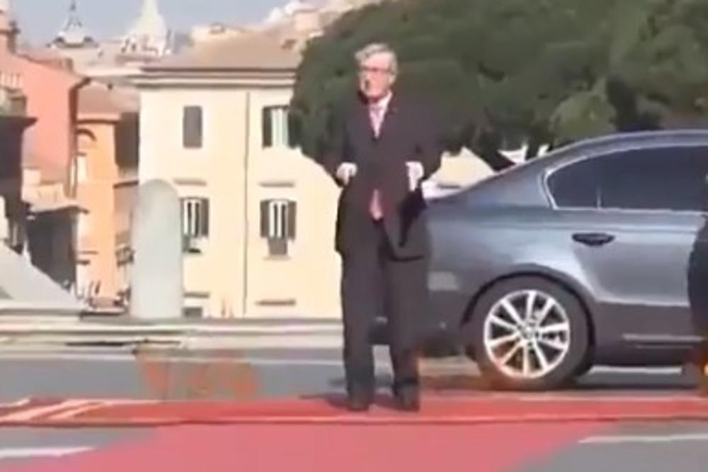 (VIDEO) TEŠKA BLAMAŽA: Junker jedva hodao TREŠTEN PIJAN na samitu EU
