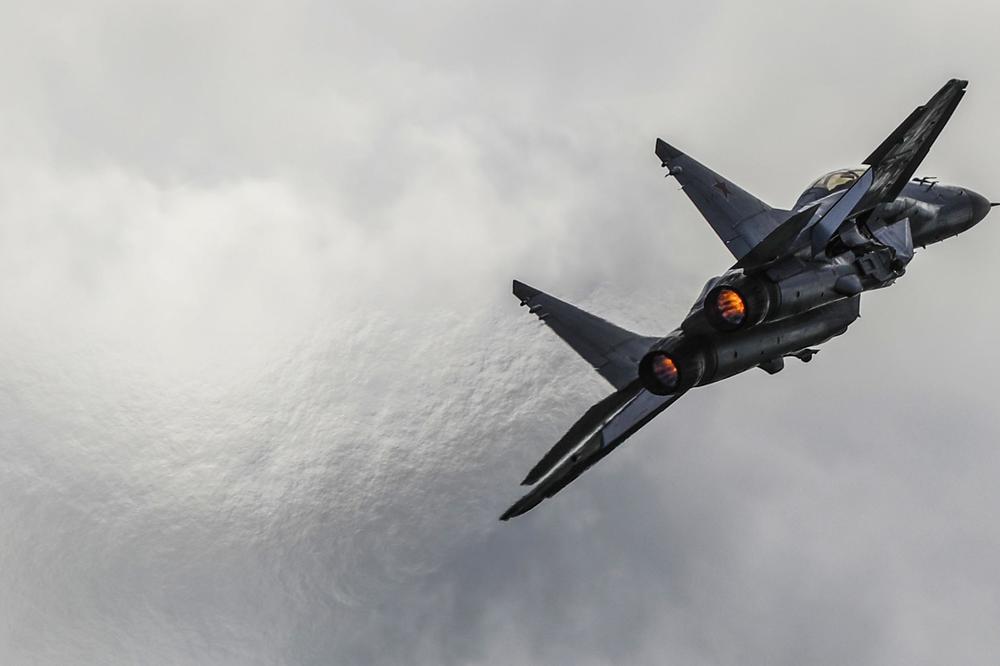 OVAJ RUSKI AVION ZADAJE AMERIMA VELIKE GLAVOBOLJE: Smrt za F-15 i F-16, SAD morale da ih kupe da provere sve! (VIDEO)