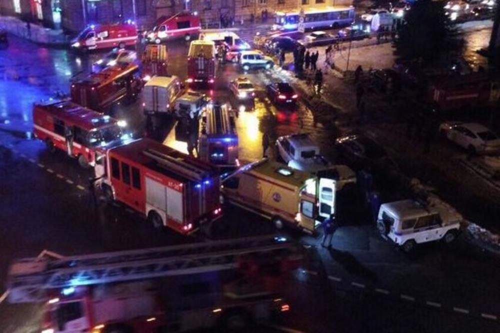 (VIDEO) DRAMA U SANKT PETERBURGU: Bomba u tržnom centru, 9 povređeno, a 50 evakuisano