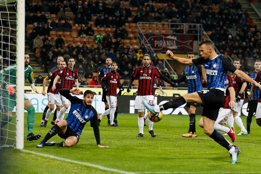 (VIDEO) TINEJDŽER ODLUČIO MILANSKI DERBI: Rosoneri u produžetku srušili Inter za polufinale Kupa