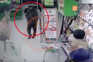 (VIDEO) PROCURIO JEZIV SNIMAK KRVNIKA IZ SANKT PETERBURGA: Evo kako je aktivirana bomba u supermarketu!