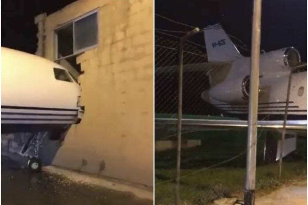 (VIDEO) I TO JE MOGUĆE: Vetar oduvao avion sa piste i zakucao ga u zgradu