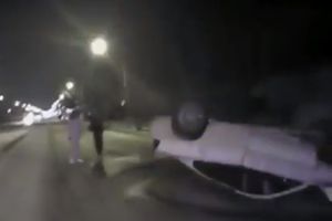 (VIDEO) AUTOMOBIL SE ZAPALIO, A U NJEMU SU BILI TINEJDŽERI: Naišla su dva policajca koja su imala samo 60 sekundi da reaguju!