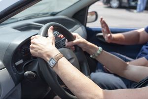 UHAPŠENA ŽENA JER JE 150 PUTA POLAGALA VOŽNJU! Dozvole će biti PONIŠTENE, a evo kakva KAZNA nju čeka: Neće joj biti prijatno!