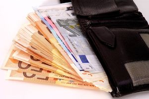 SLOVENCIMA DOBRO IDE: Prosečna plata bila čak 1.122 evra
