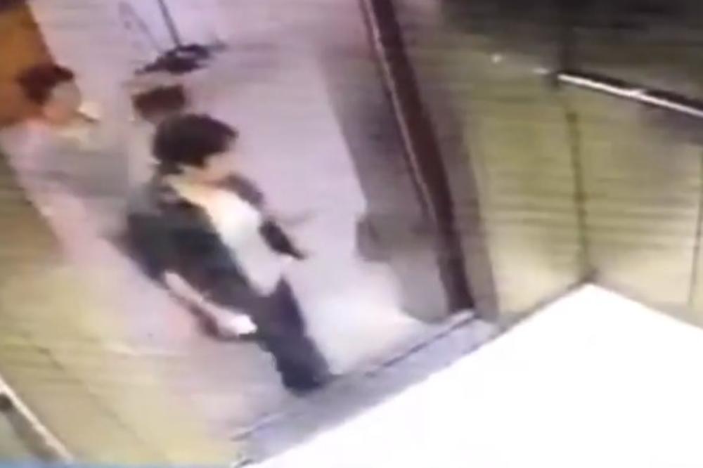 (18+ UZNEMIRUJUĆE) PRAVI UŽAS U KINI: Spotakla se i pala, lift joj otkinuo nogu!