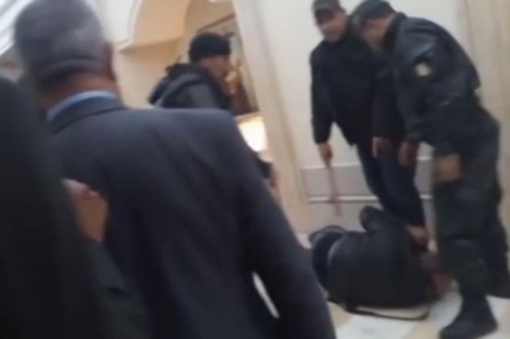 (FOTO) PAKLENI DOČEK ZA SRPSKE TURISTE U TUNISU: Naoružani specijalci upali u hotel i tukli koga su stigli!