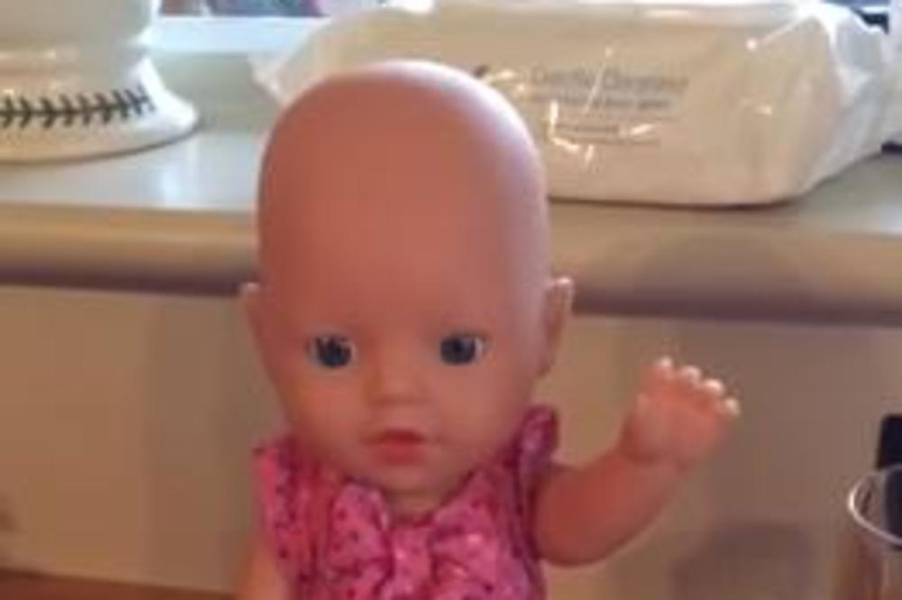 (VIDEO) POKRENULA OGROMNU DISKUSIJU: Mama je kupila ćerki igračku, ali ostala je u ŠOKU! Da li ovo lutka psuje?