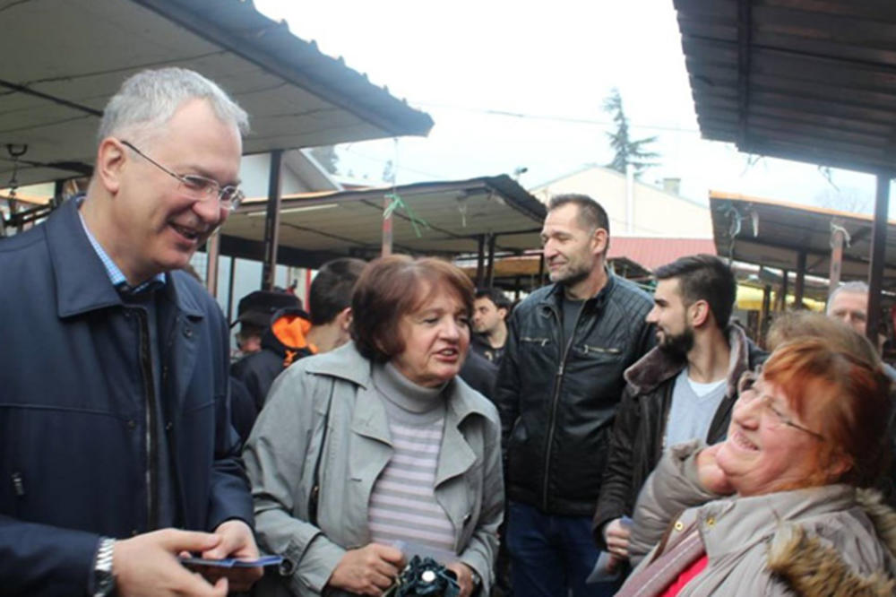 DEMOKRATE UVELIKO U RAZGOVORIMA SA BEOGRAĐANIMA Šutanovac obećava: Smanjićemo cenu grejanja