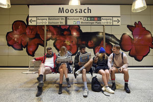 (FOTO) NEKO SLAVI BOŽIĆ, A NEKO... Ovako je u evropskim metropolama proslavljen Dan bez pantalona!