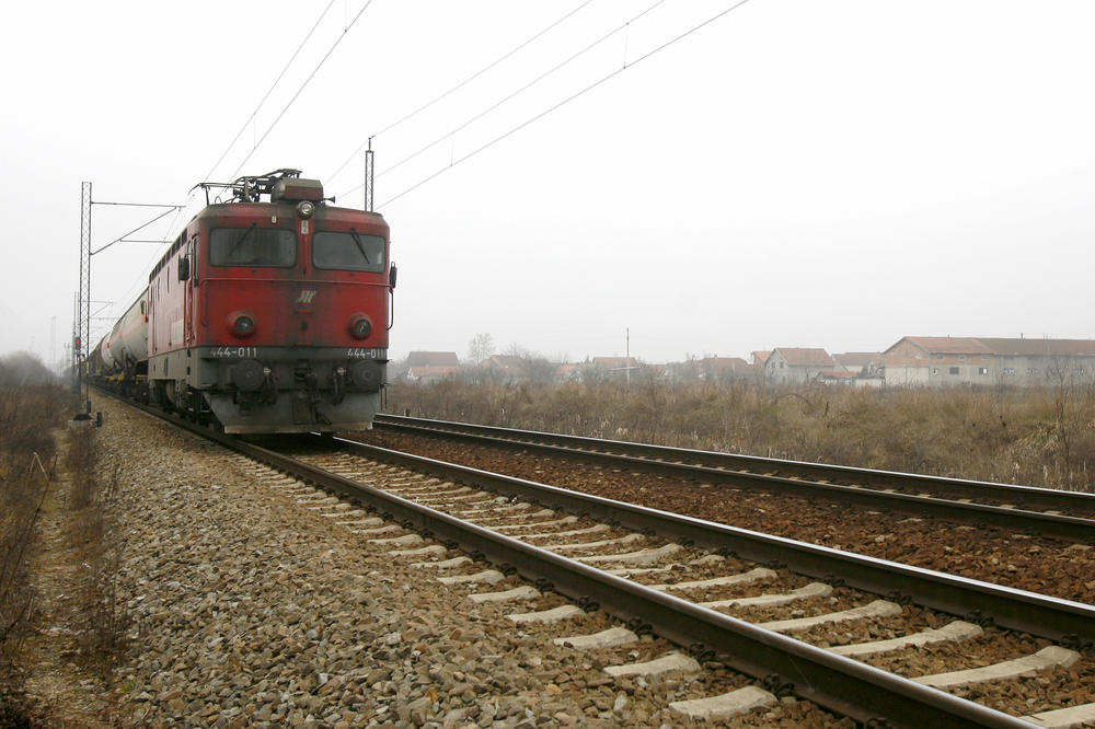 ODRON KOD ČORTANOVACA: Prekinut železnički saobraćaj na pruzi Beograd-Novi Sad