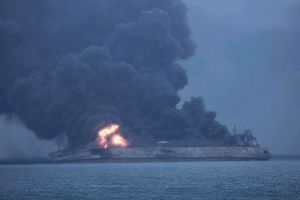 EKOLOŠKA KATASTROFA: Nafta iz potonulog iranskog tankera može da uništi sve!