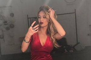 (VIDEO) VRTI ME KAKO HOĆEŠ: Hrvatska pevačica oduševila seksi snimkom, a evo i šta je poručila!
